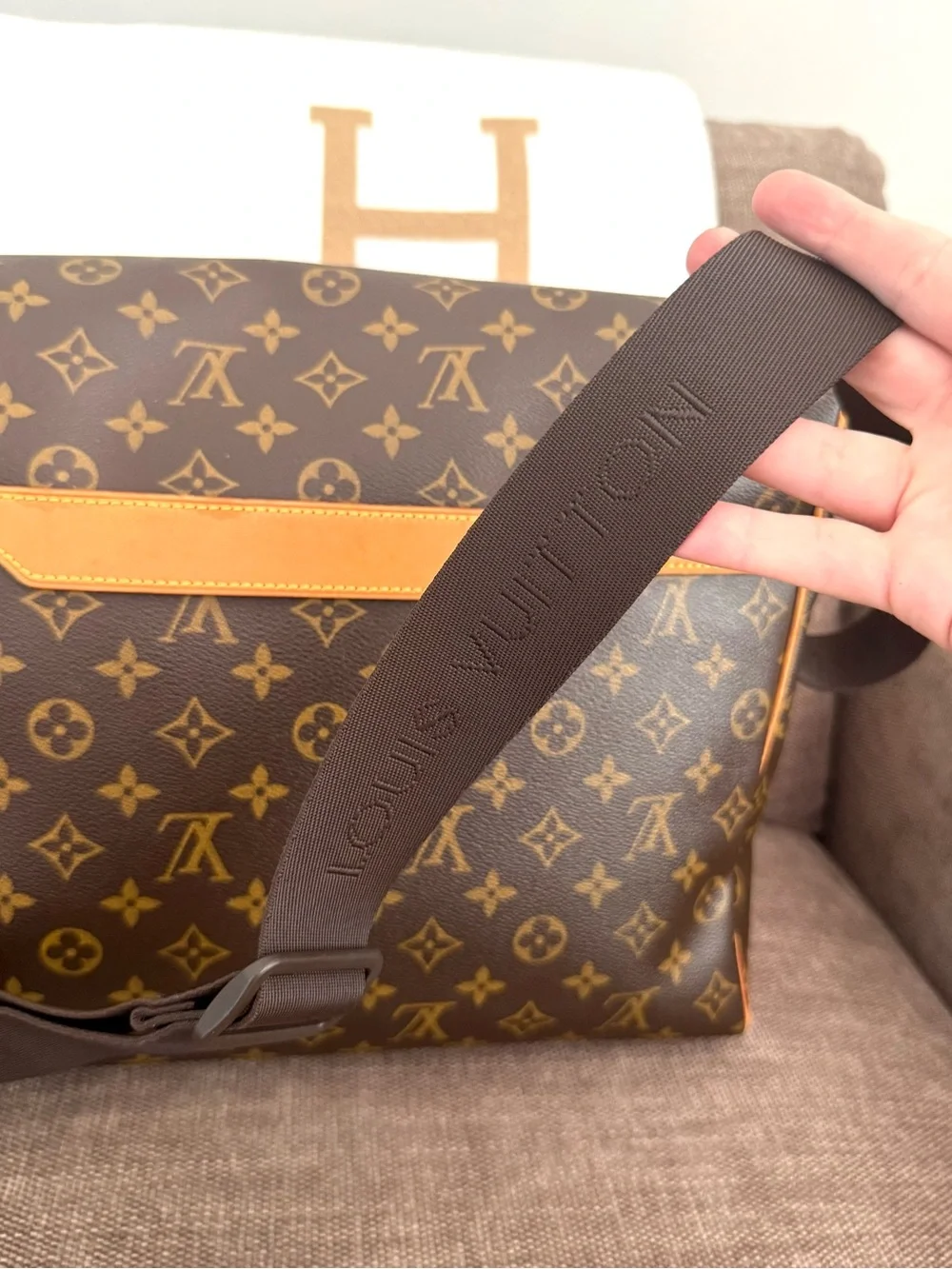Authentic Louis Vuitton Abbesses Messenger Bag brown monogram canvas M45257 LV
